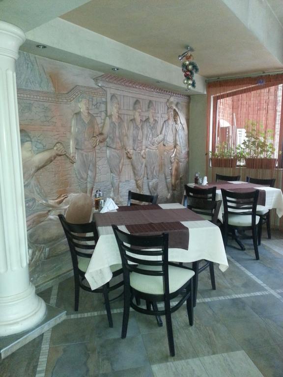 Family Hotel Yola Chepelare Exterior foto
